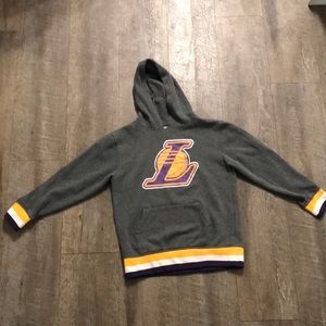 Lakers sweater kids size 14-16 30$